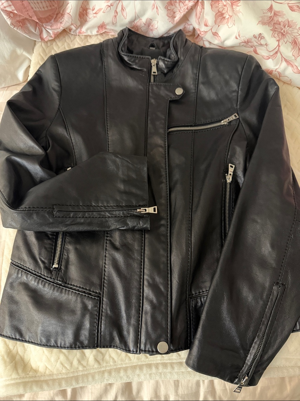 Izod Women's Black Leather moto rider Jacket - Sleek Zip Front- sz s